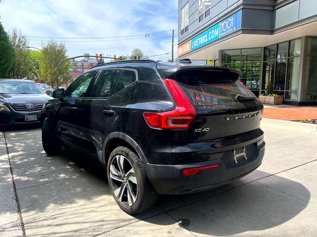 Used 2023 Volvo XC40 B5 Plus w/ Driver Assist Package image 7