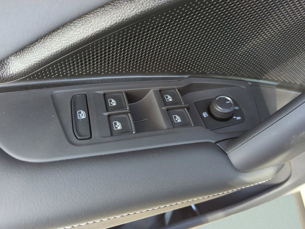 New 2026 Volkswagen Tiguan SE R-Line image 33