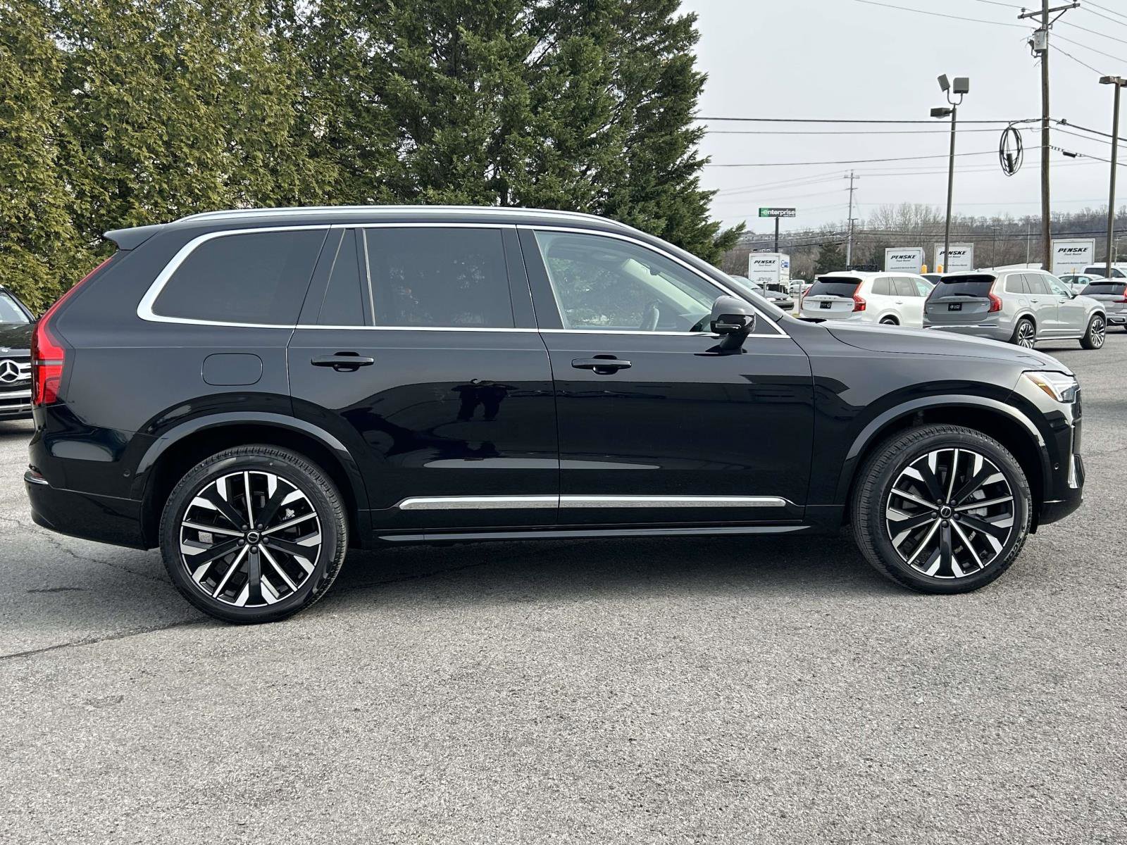 Certified 2025 Volvo XC90 B5 Plus image 2