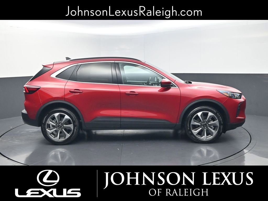 Used 2025 Ford Escape Platinum w/ Premium Technology Package image 6