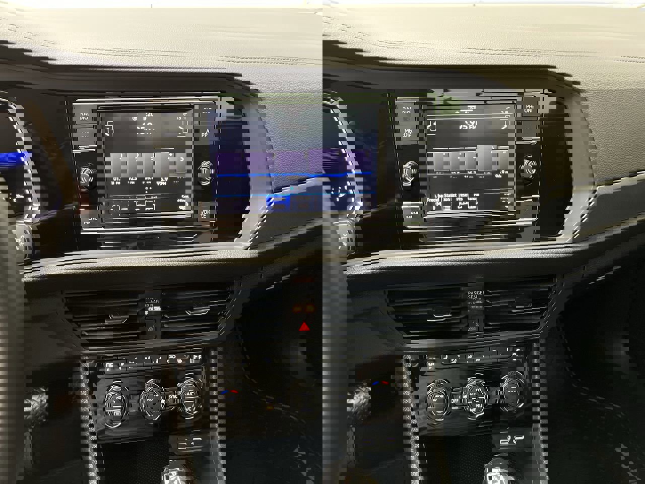 Used 2024 Volkswagen Jetta SE w/ Panoramic Sunroof Package image 17