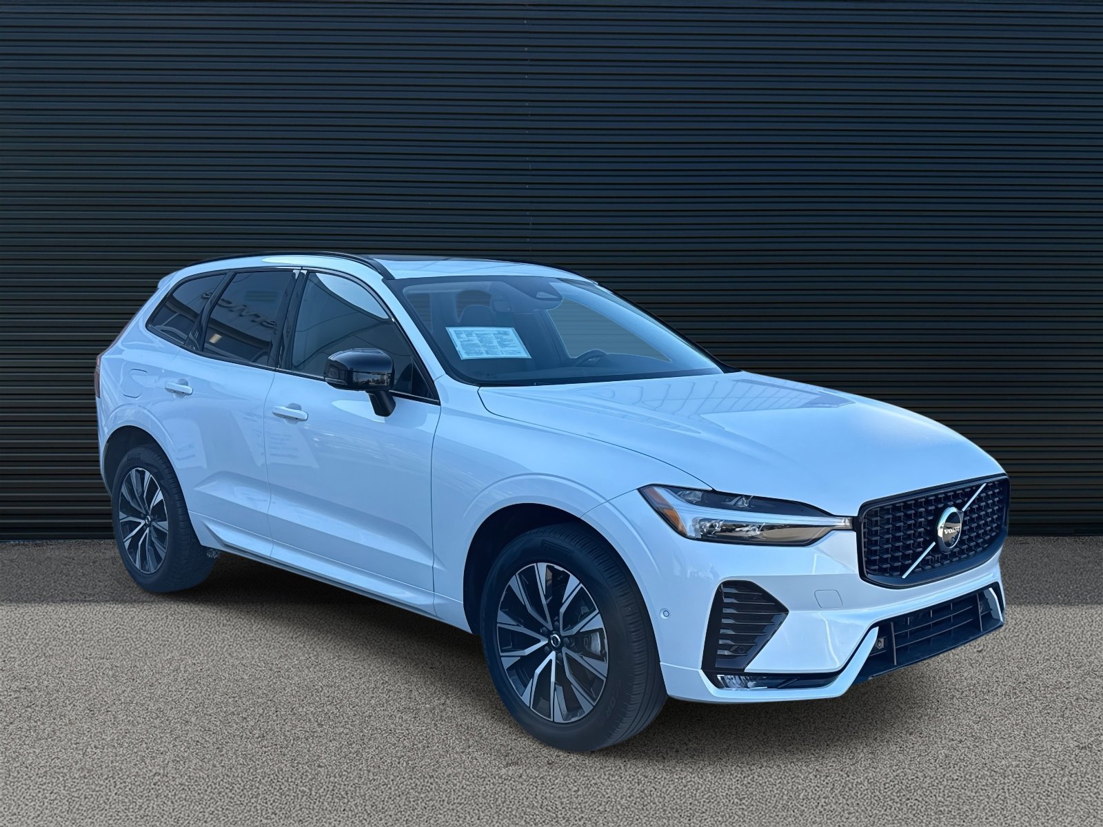 Certified 2025 Volvo XC60 B5 Plus image 3