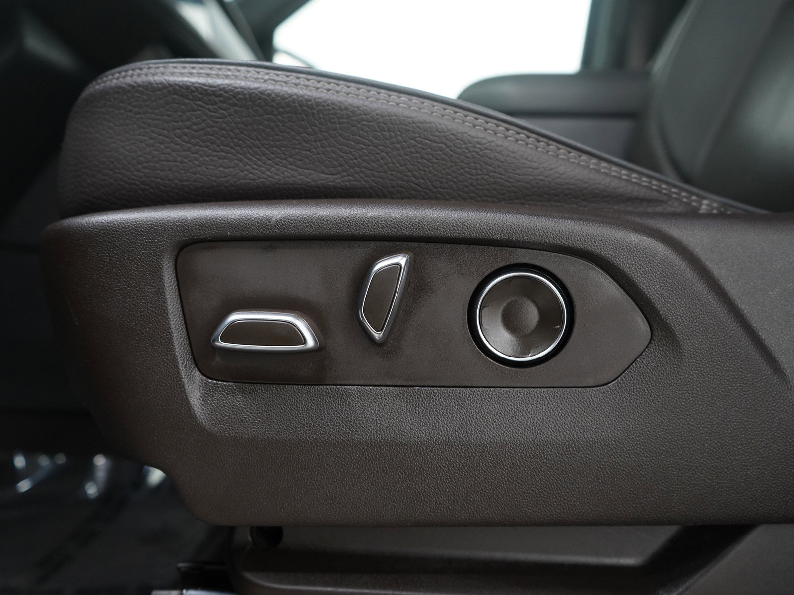 Used 2021 GMC Yukon XL Denali image 25