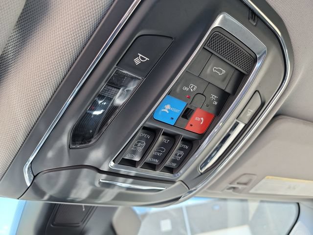 Used 2023 Jeep Grand Cherokee L Limited w/ Luxury Tech Group II AWD/4WD image 19