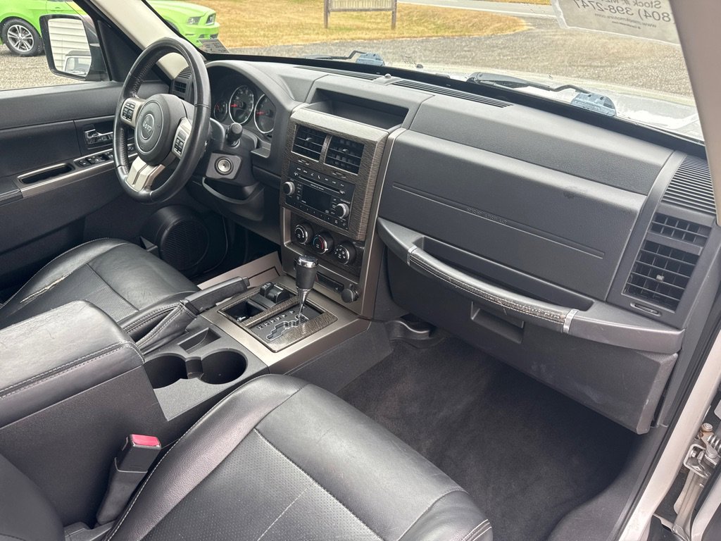 Used 2012 Jeep Liberty Limited Jet image 23