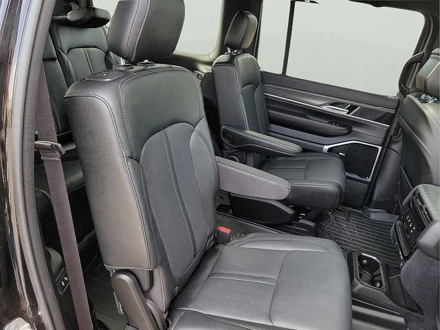 Used 2024 Jeep Wagoneer Series III w/ Premium Group I AWD/4WD image 16