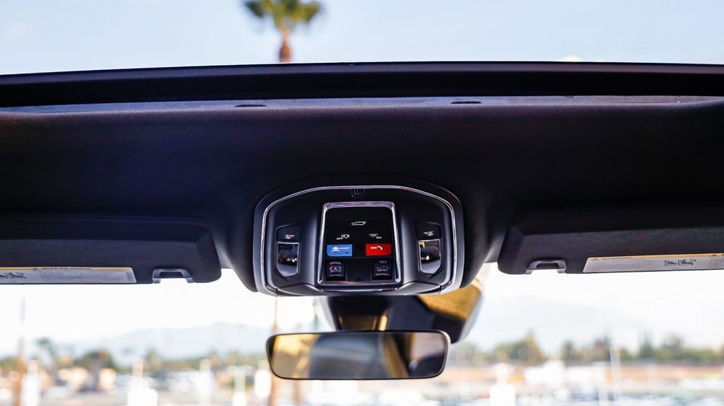 New 2025 Jeep Grand Cherokee Altitude image 17