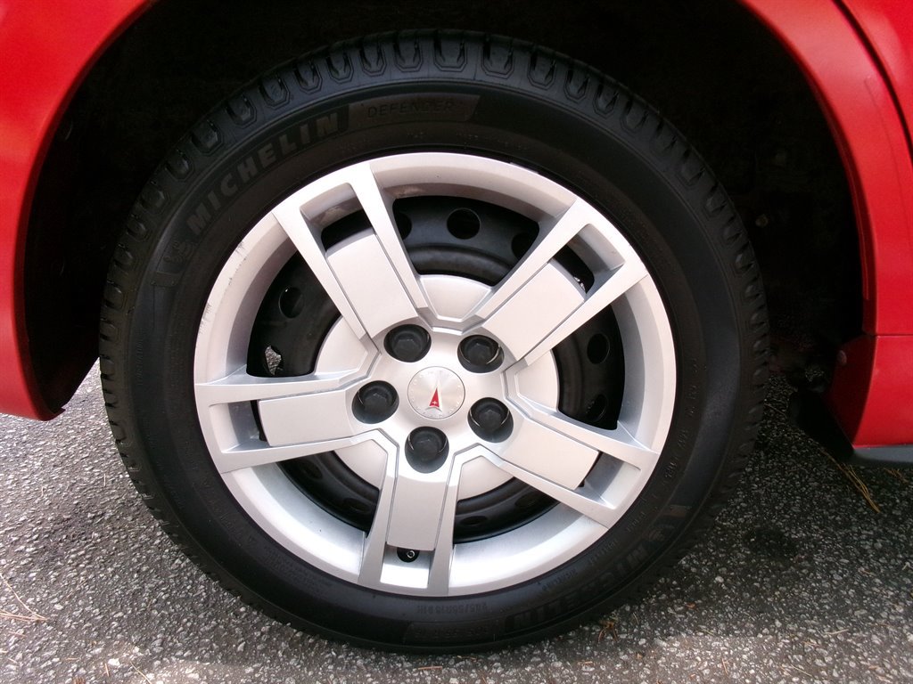 Used 2009 Pontiac Vibe w/ Preferred Package FWD image 35