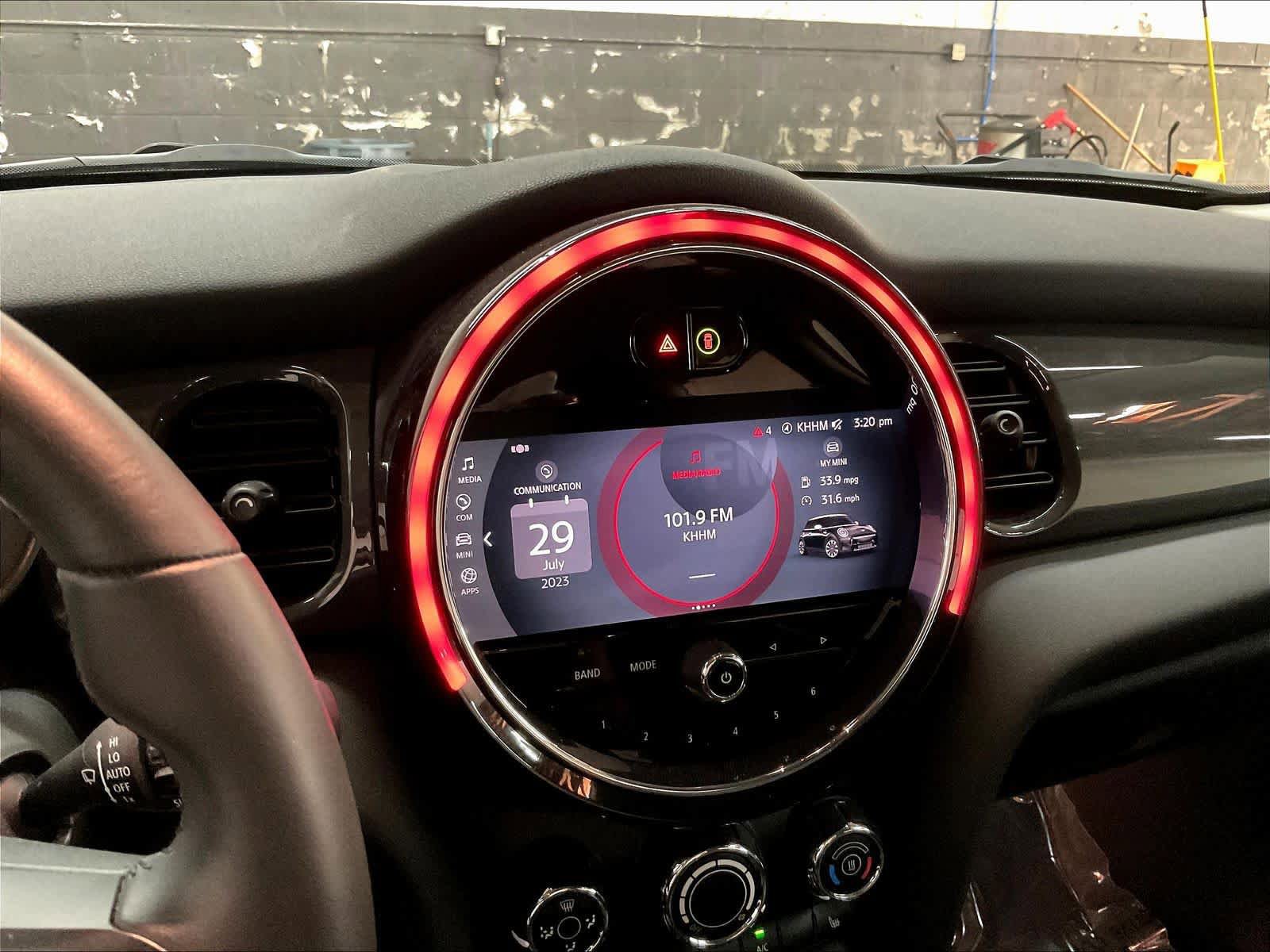 Used 2022 MINI Cooper 2-Door Hardtop image 8