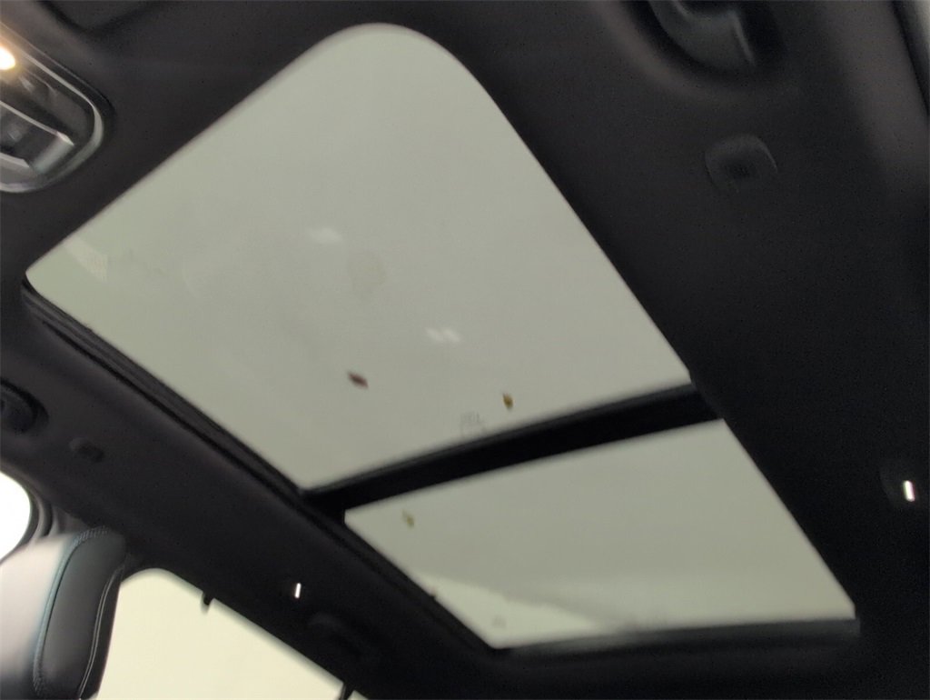 New 2025 Jeep Grand Cherokee Limited w/ Luxury Tech Group II image 18