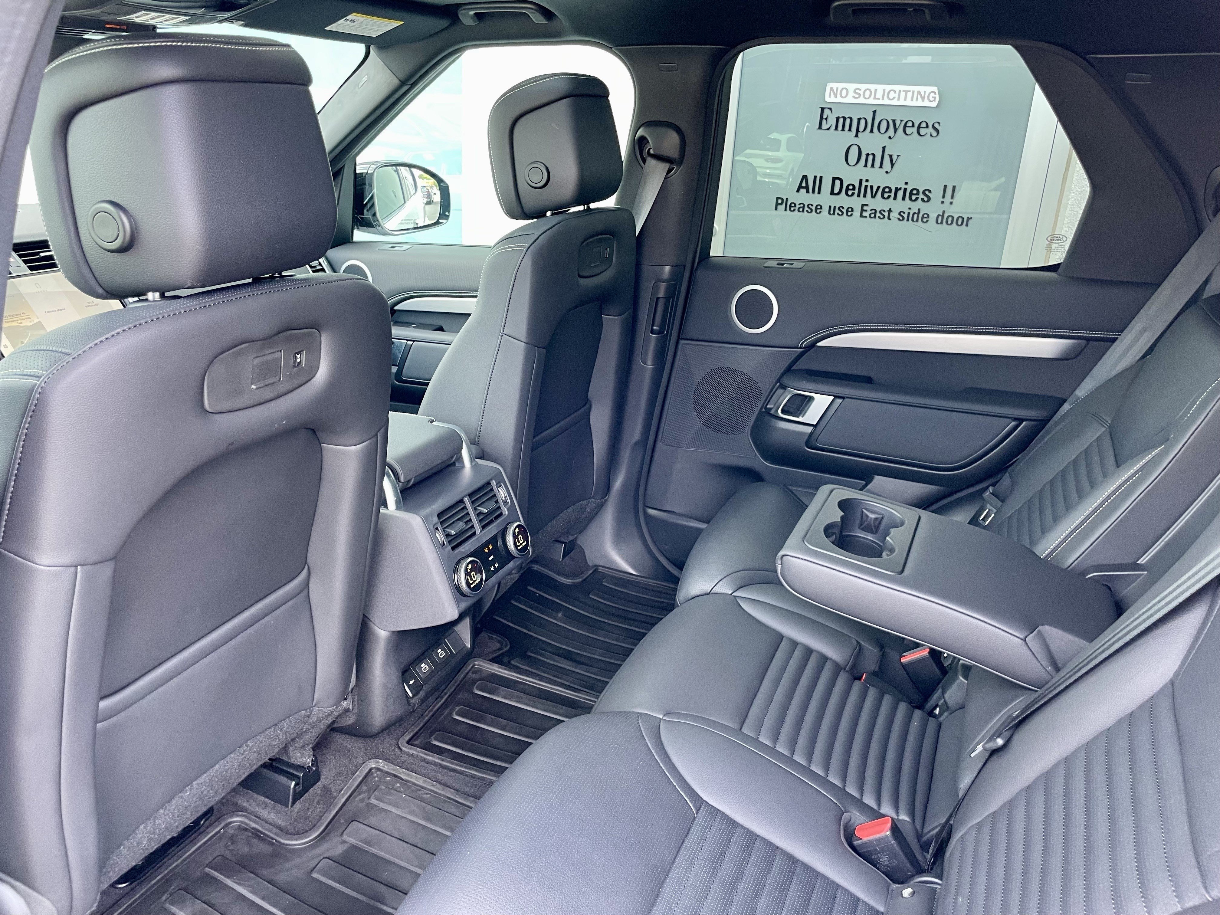 Certified 2025 Land Rover Discovery Dynamic SE AWD/4WD image 30