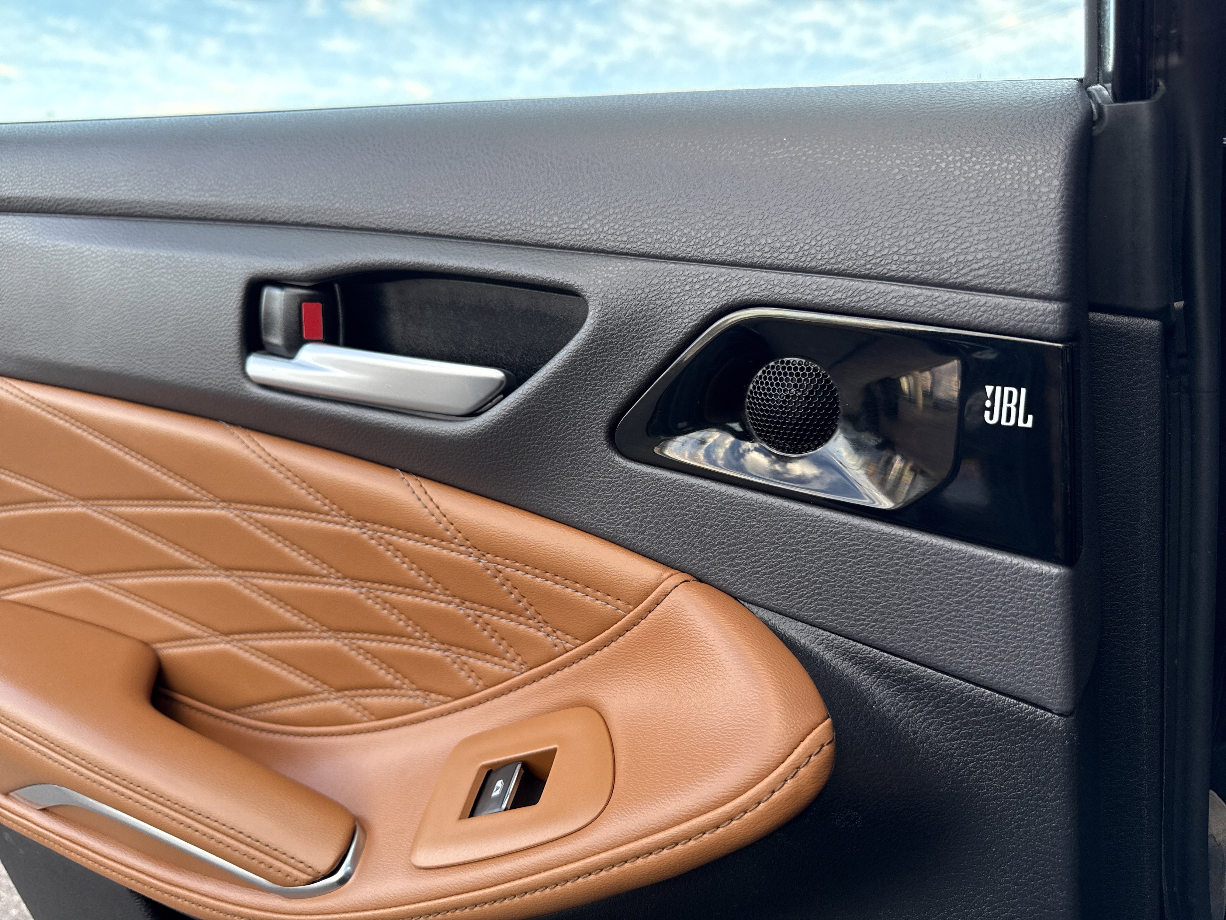 Used 2019 Toyota Avalon Limited w/ All Weather Liner Package image 30