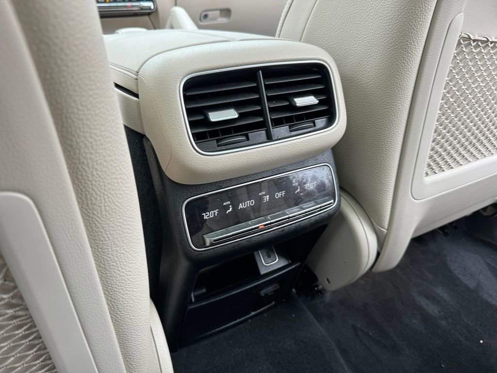 Used 2023 Mercedes-Benz GLS 450 4MATIC image 26