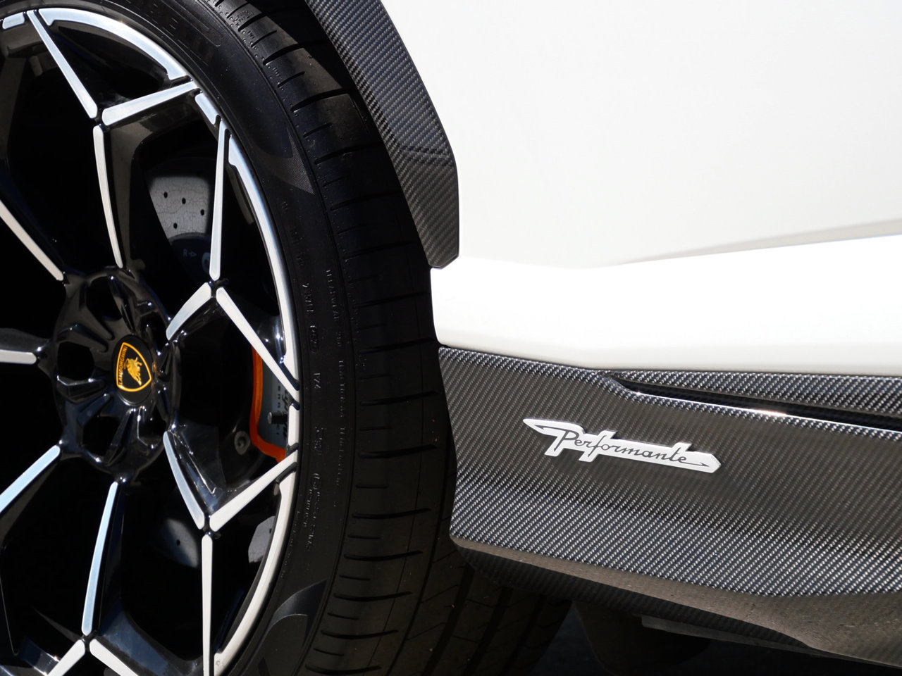 Used 2024 Lamborghini Urus Performante AWD/4WD image 17