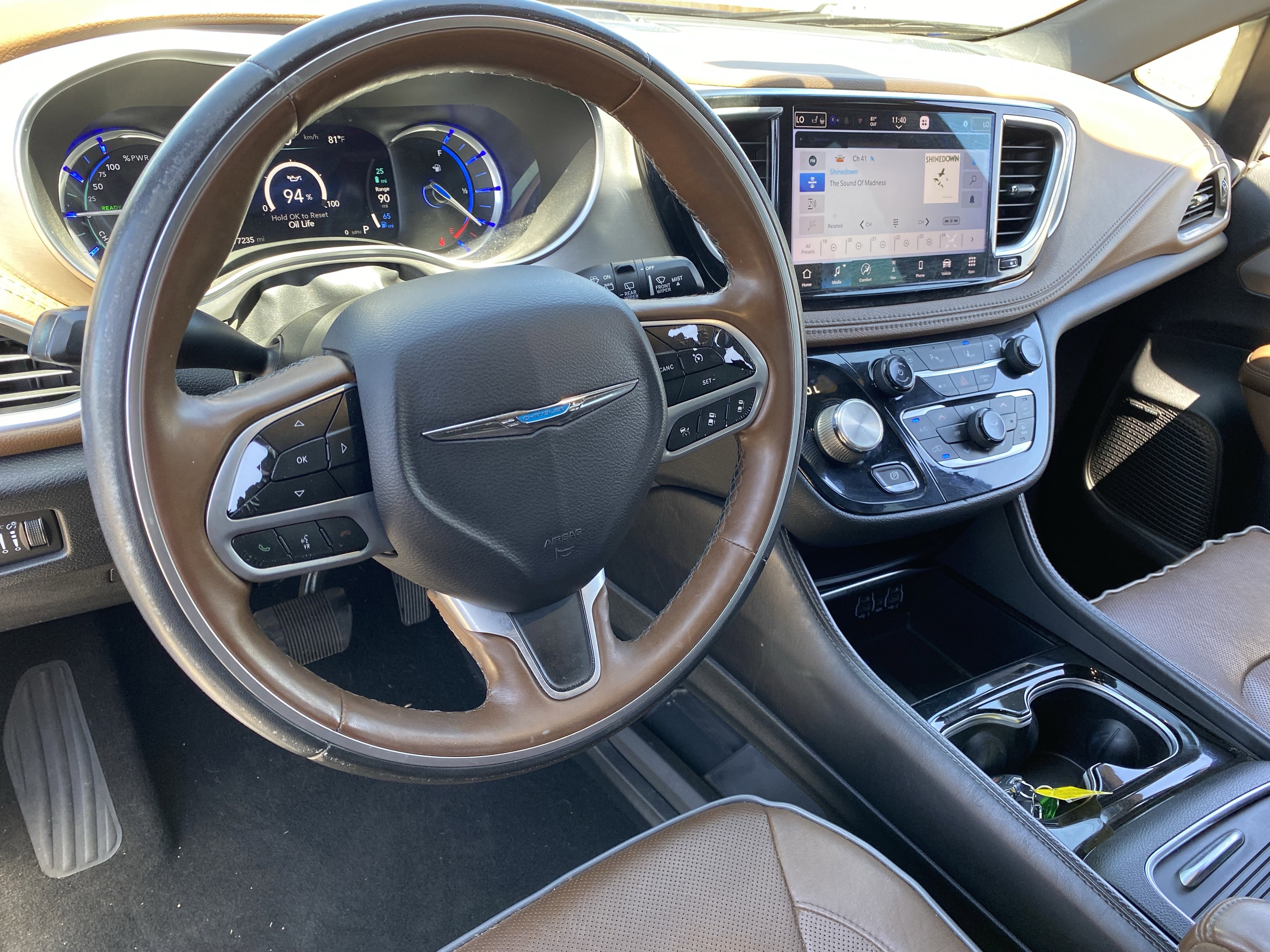 Used 2021 Chrysler Pacifica Limited w/ Premium & Safety Sphere Group FWD image 17