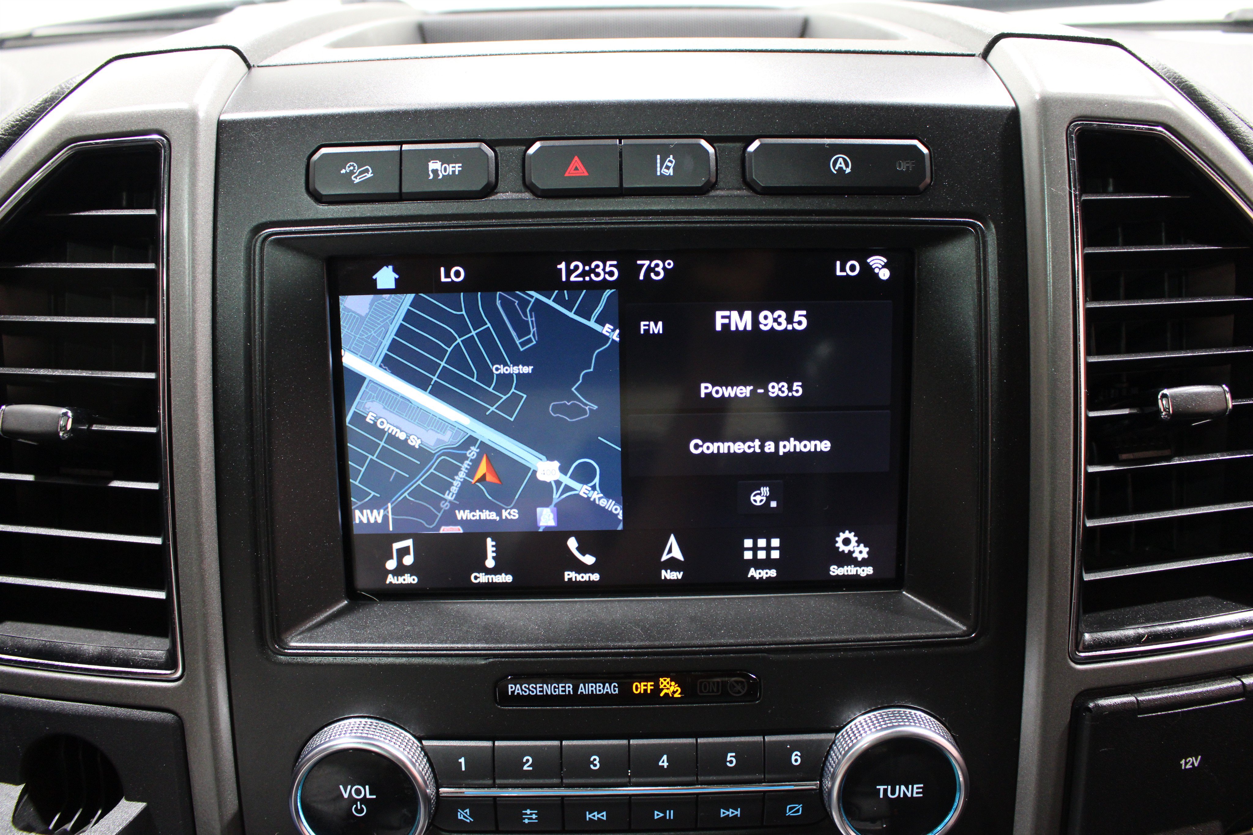 Used 2018 Ford Expedition XLT w/ Equipment Group 202A AWD/4WD image 15