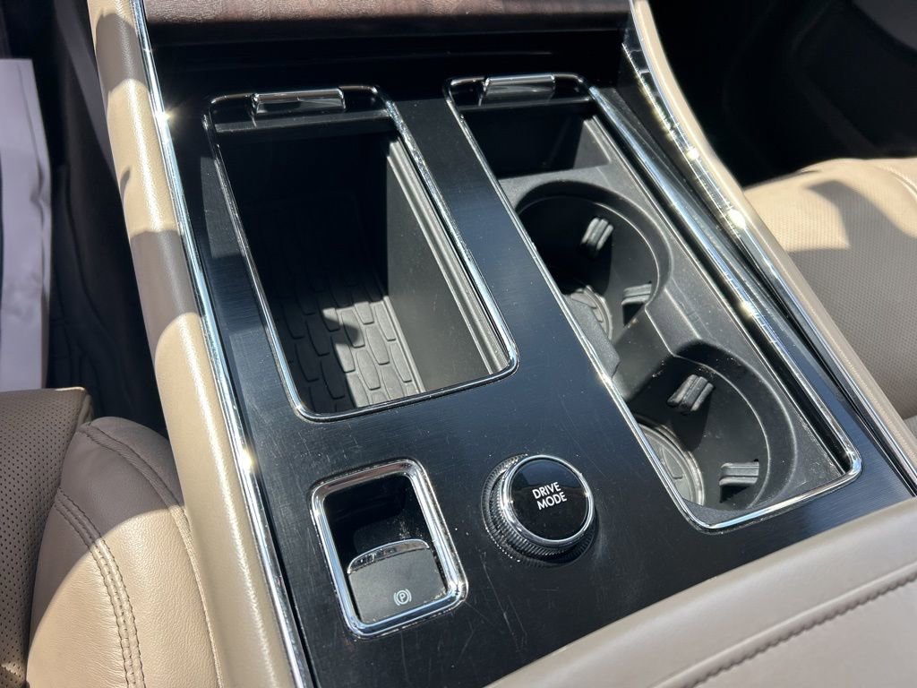 Used 2020 Lincoln Aviator Reserve w/ Equipment Group 202A image 11