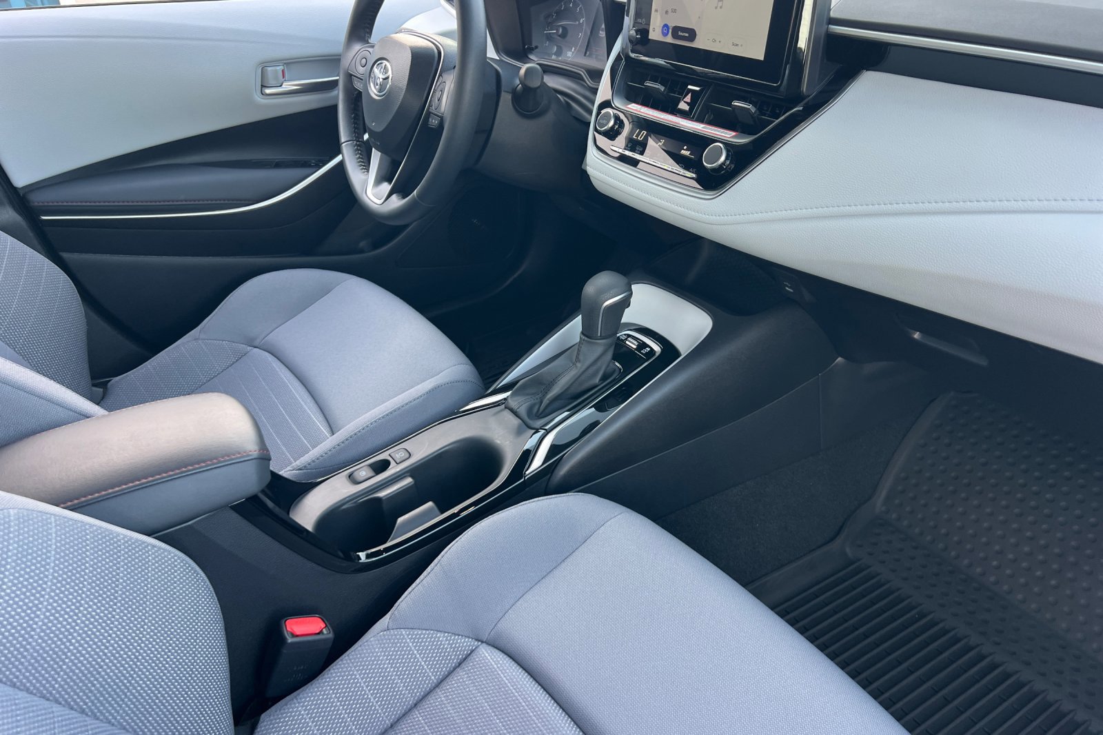 Certified 2025 Toyota Corolla SE w/ Convenience Package image 15