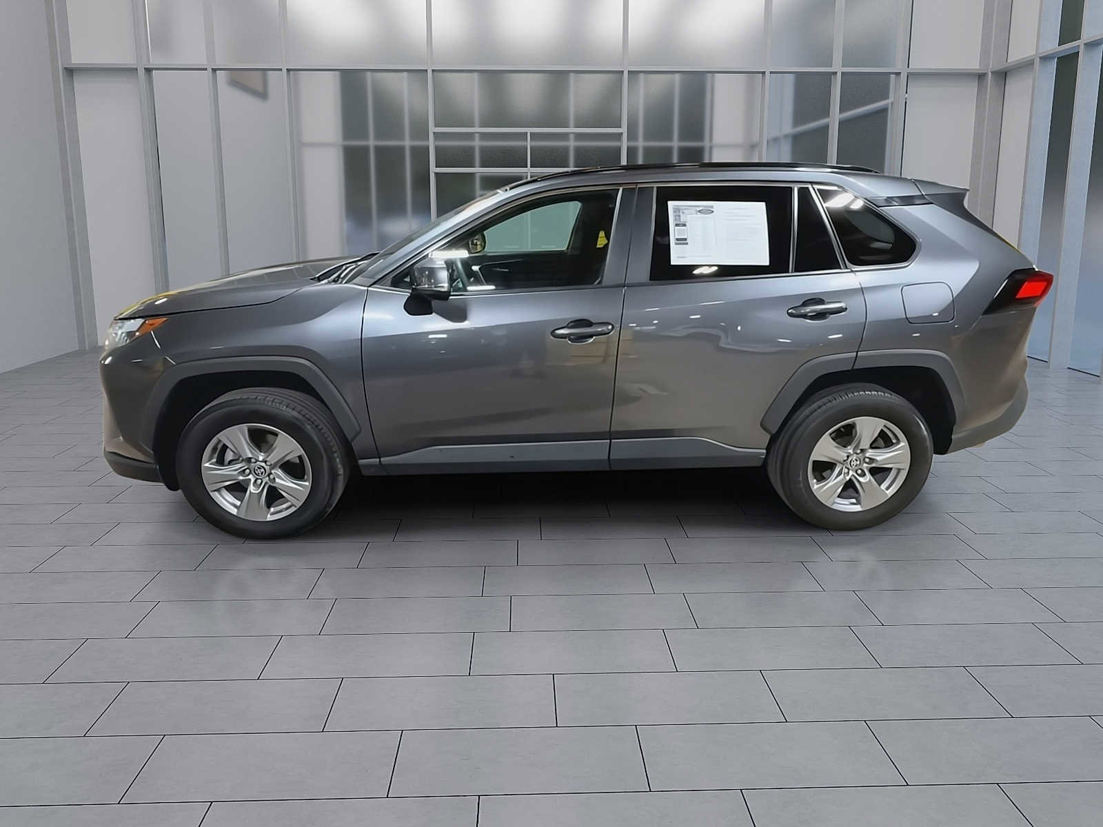 Used 2022 Toyota RAV4 XLE w/ Carpet Mat Package (TMS) AWD/4WD image 5