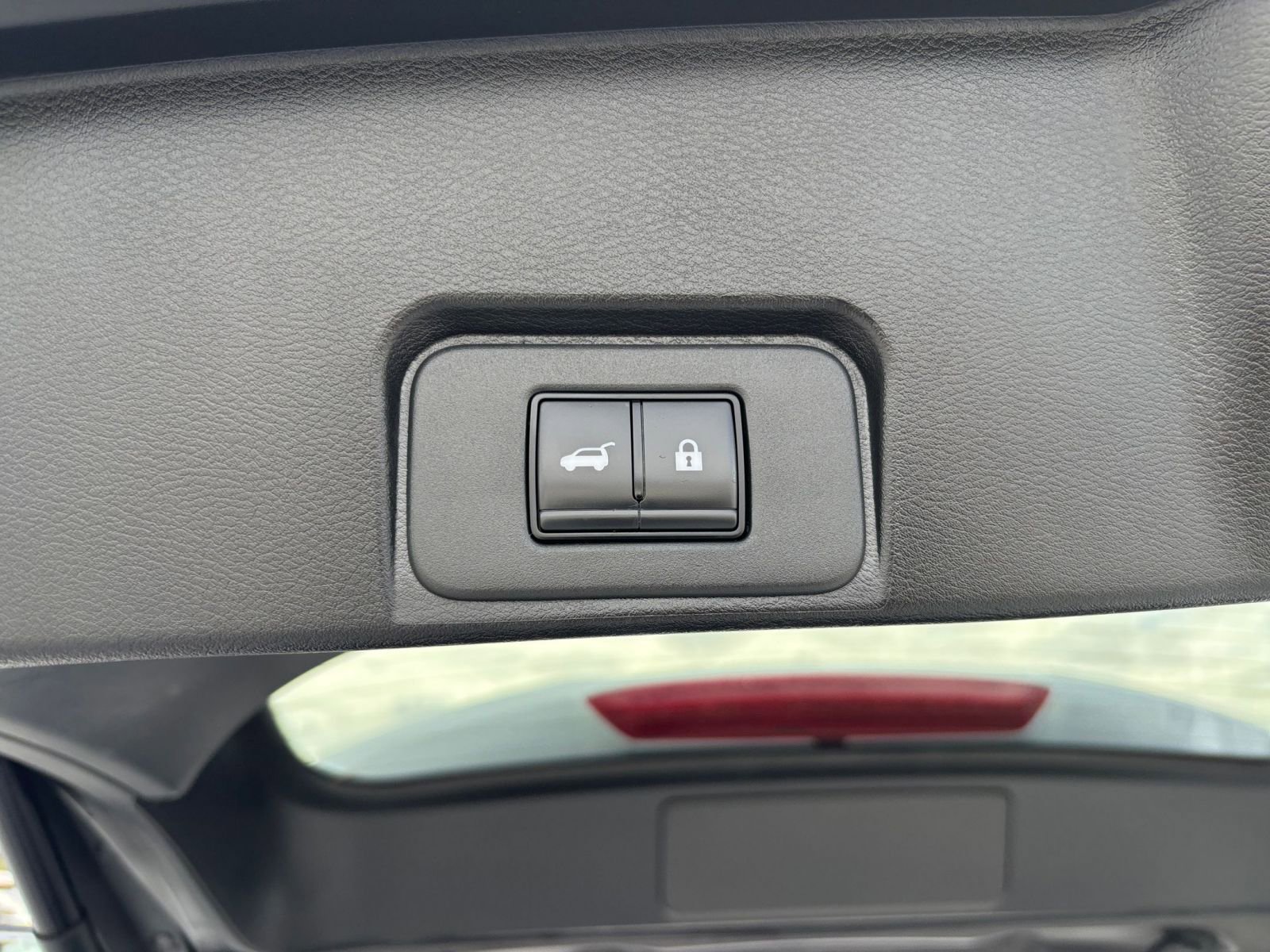 Used 2025 Nissan Rogue SV FWD image 23