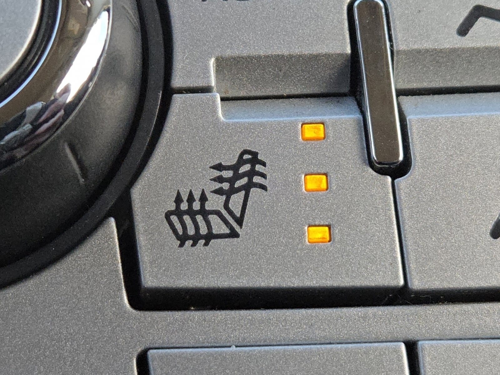 Used 2017 Chevrolet Equinox Premier w/ Enhanced Convenience Package image 6