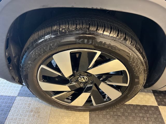 Certified 2024 Volkswagen Atlas Cross Sport SE FWD image 9