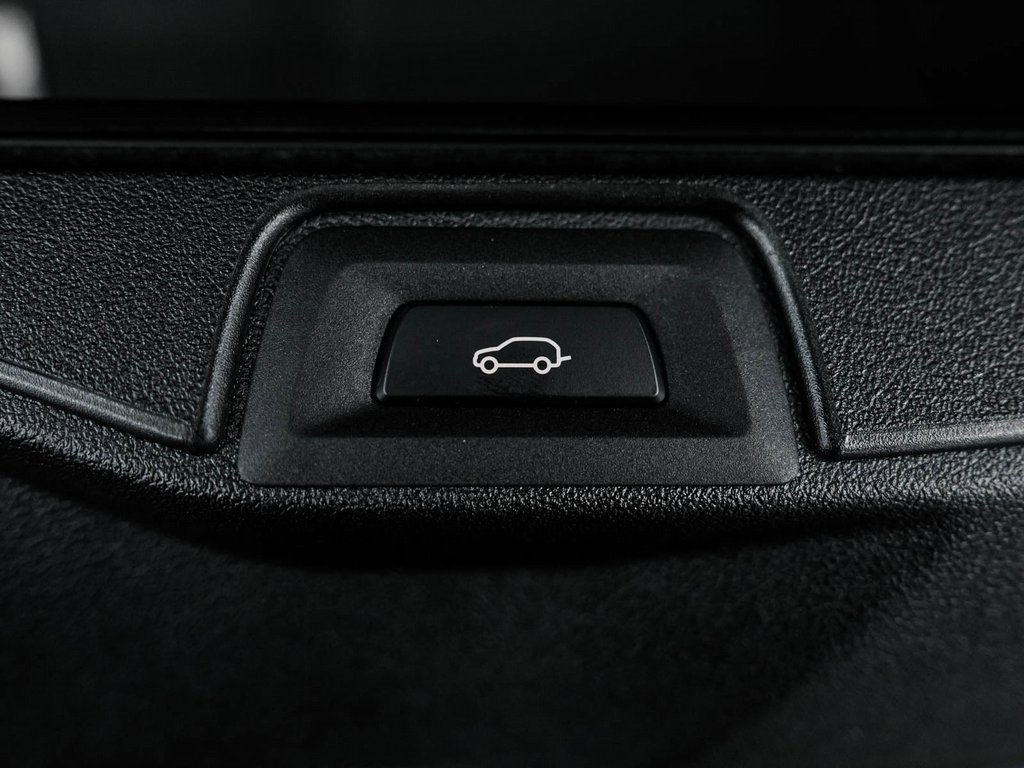 Used 2024 BMW X5 M Competition w/ Executive Package image 43