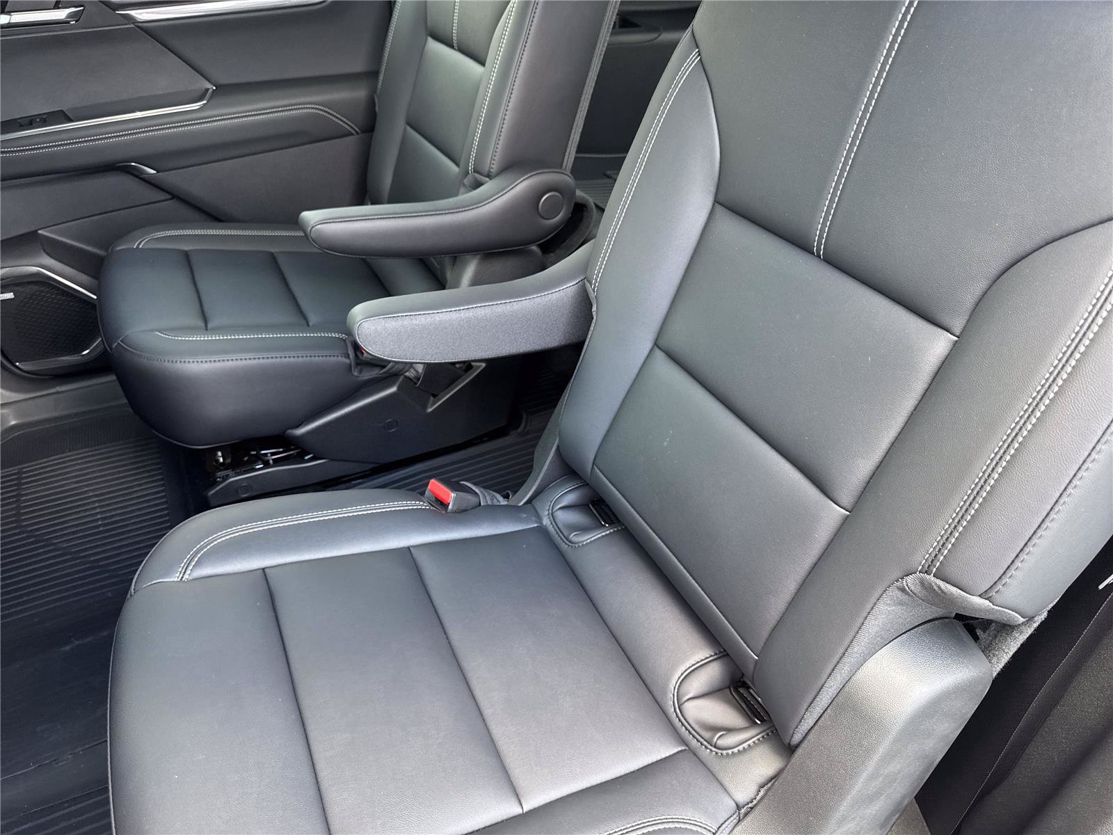 Certified 2026 GMC Acadia Elevation w/ Black Edition FWD image 31