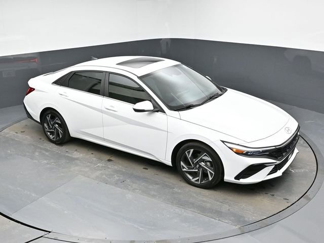 Used 2024 Hyundai Elantra Limited image 30