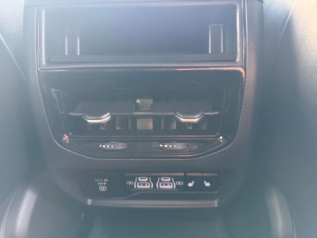 Used 2023 Jeep Grand Cherokee Limited w/ Luxury Tech Group II image 16