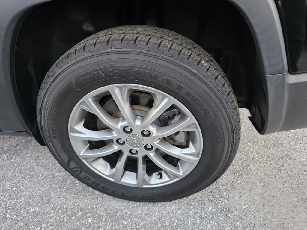 Used 2022 Jeep Cherokee Latitude Lux w/ Sun & Sound Group image 19