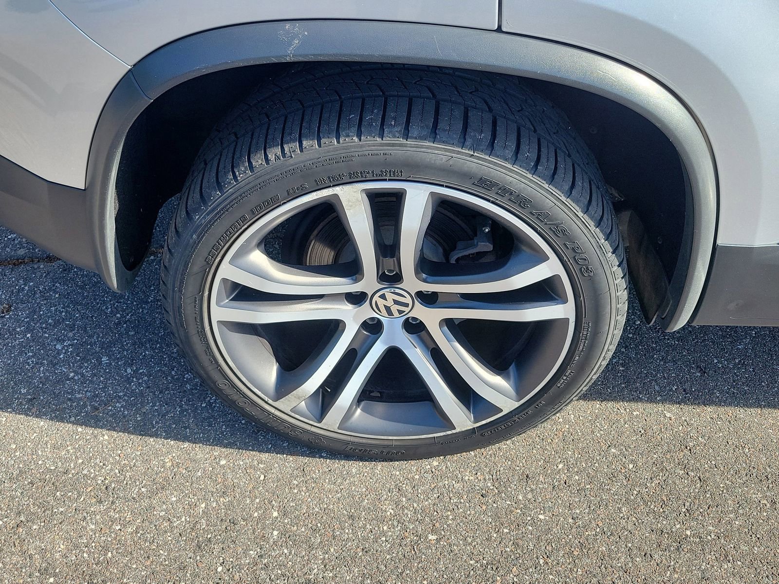 Used 2017 Volkswagen Tiguan SEL AWD/4WD image 42