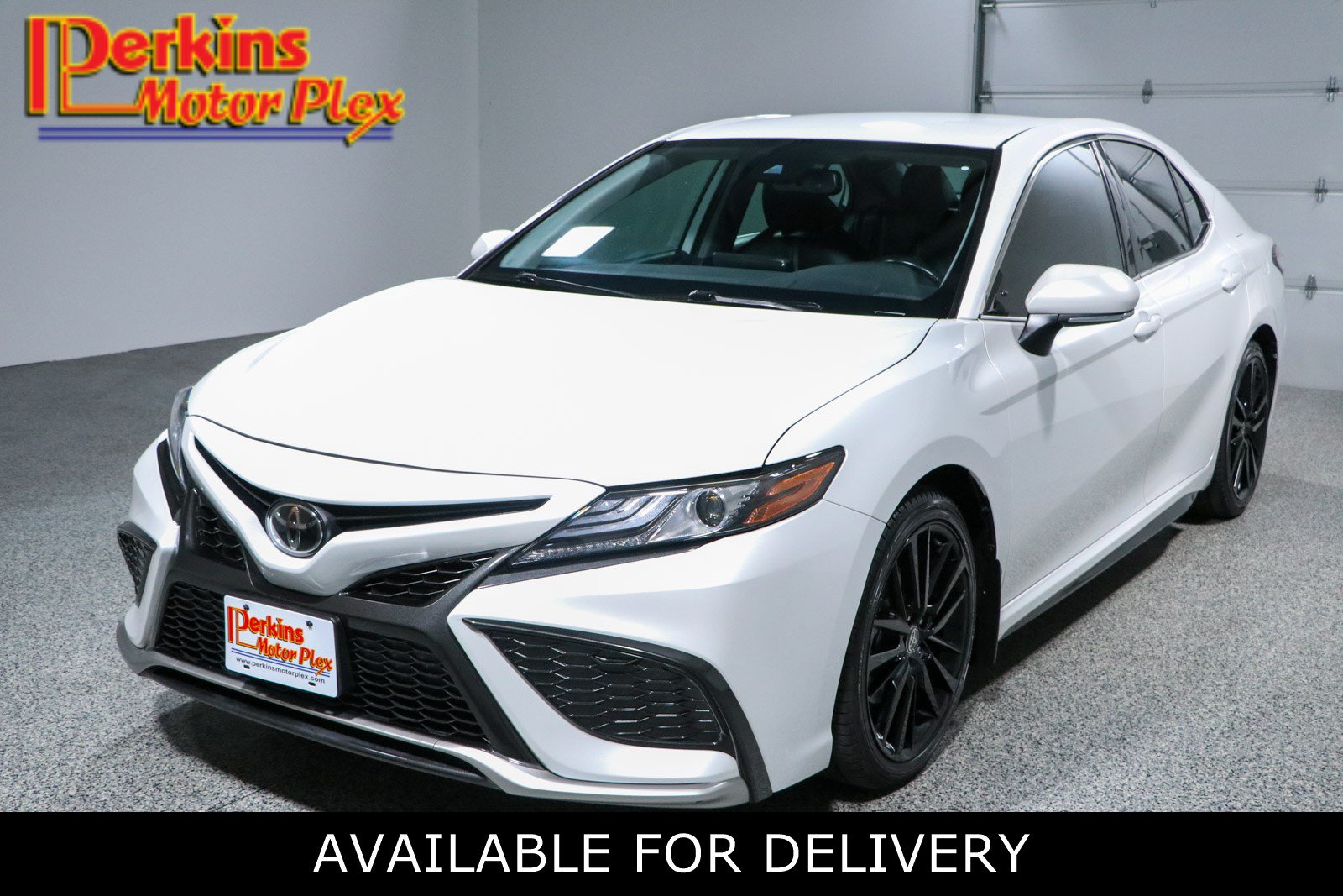 Used 2023 Toyota Camry XSE FWD image 1