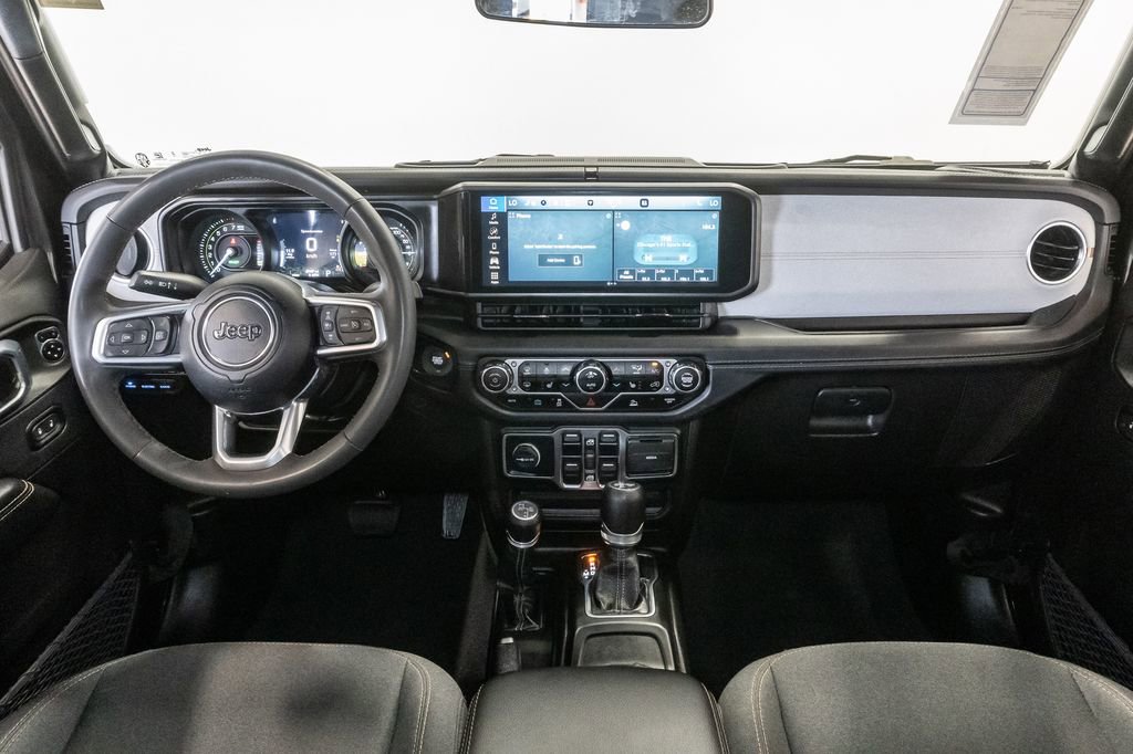 Used 2024 Jeep Wrangler Unlimited Sahara AWD/4WD image 26