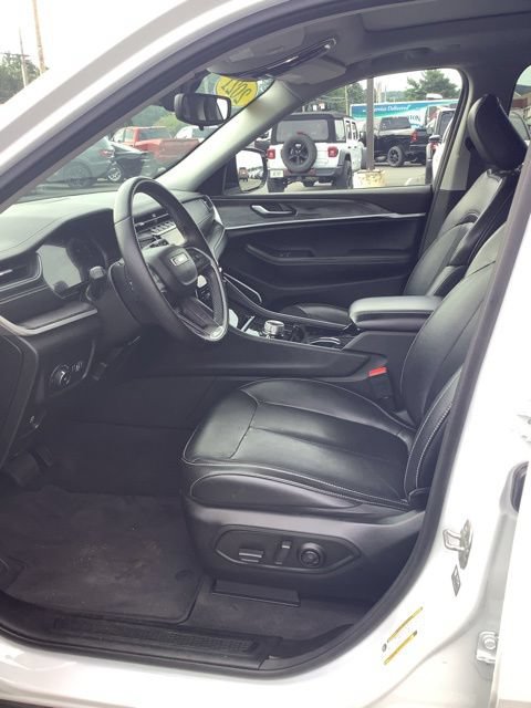 Used 2021 Jeep Grand Cherokee L Limited AWD/4WD image 16