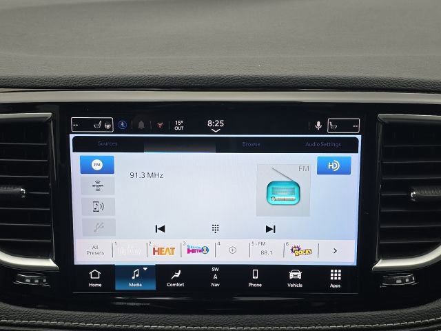 Used 2024 Chrysler Pacifica Limited image 34