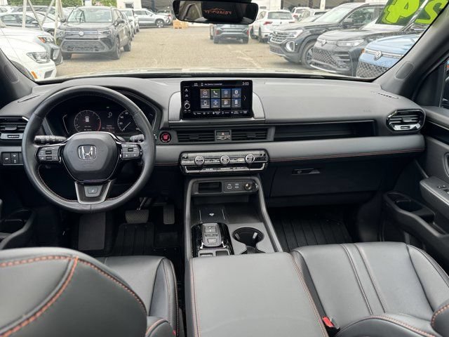 Used 2024 Honda Pilot TrailSport image 13