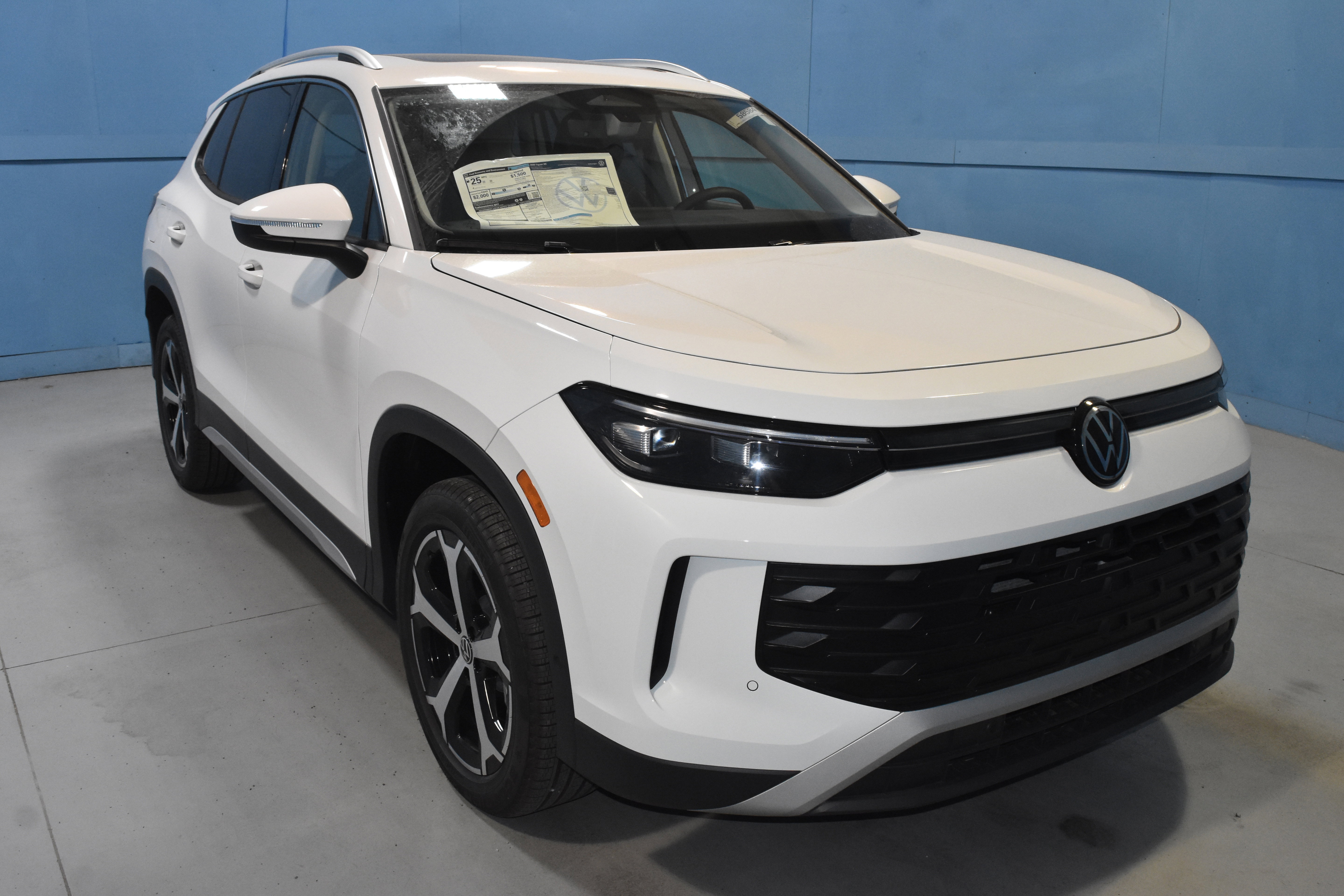 New 2026 Volkswagen Tiguan SE AWD/4WD image 1