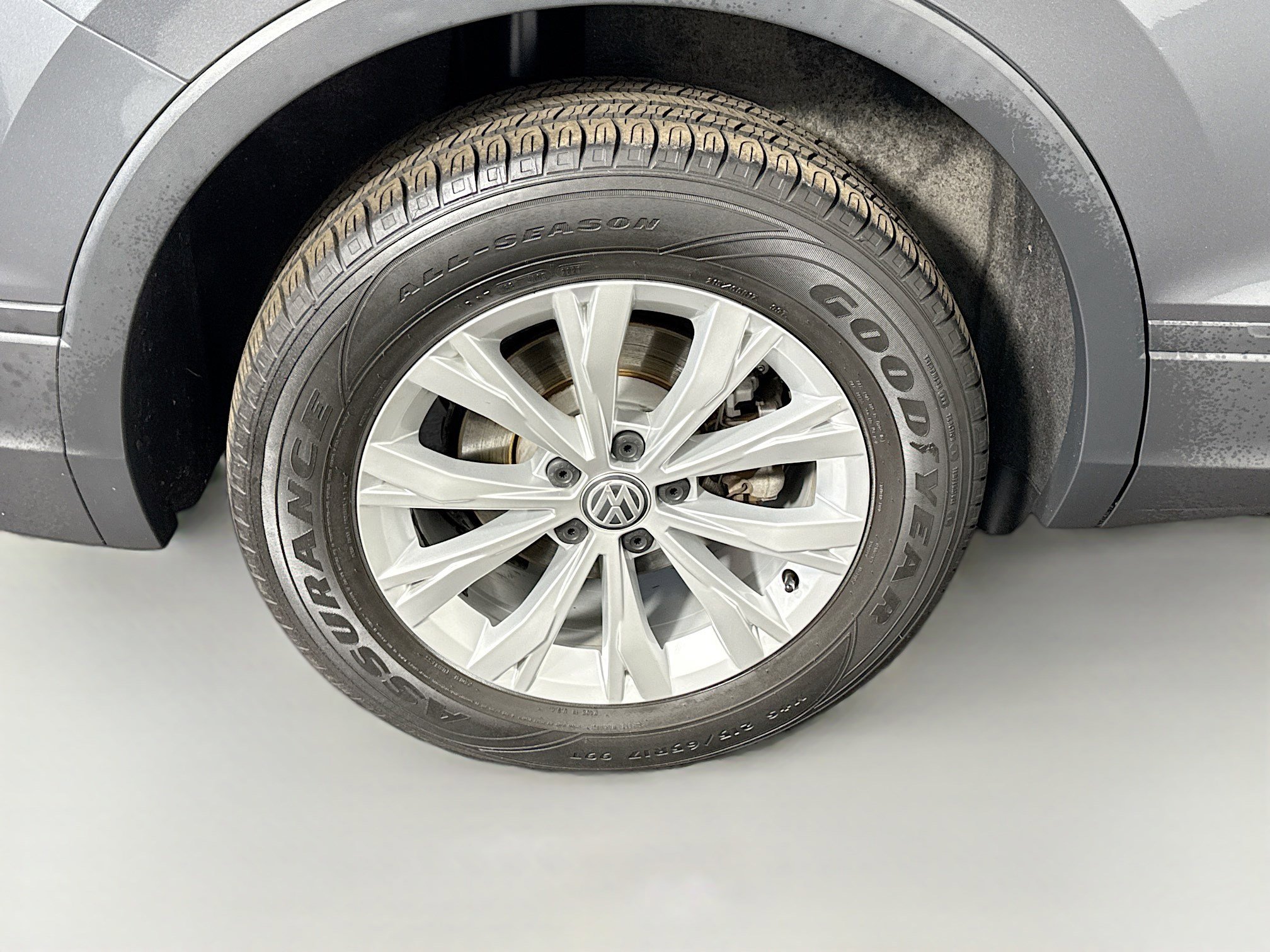 Used 2020 Volkswagen Tiguan S image 32