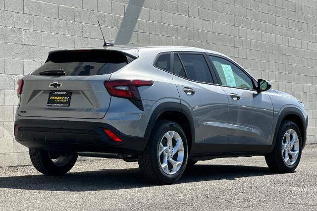 New 2026 Chevrolet Trax LS w/ LS Convenience Package FWD image 4