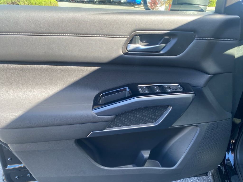 New 2025 Nissan Pathfinder SL image 10