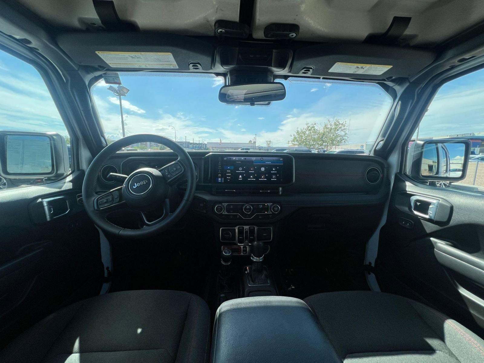 Used 2025 Jeep Wrangler Unlimited Rubicon image 33