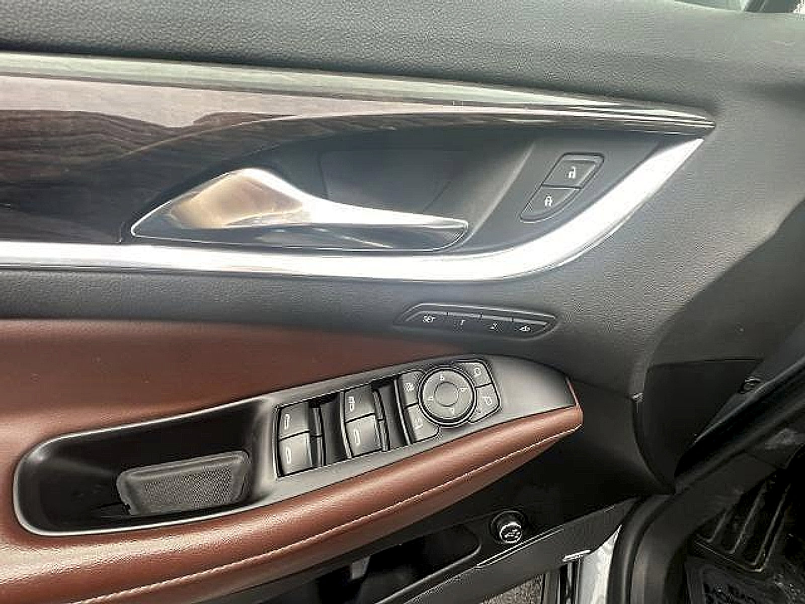 Certified 2018 Buick Enclave Avenir w/ Avenir Technology Package AWD/4WD image 17