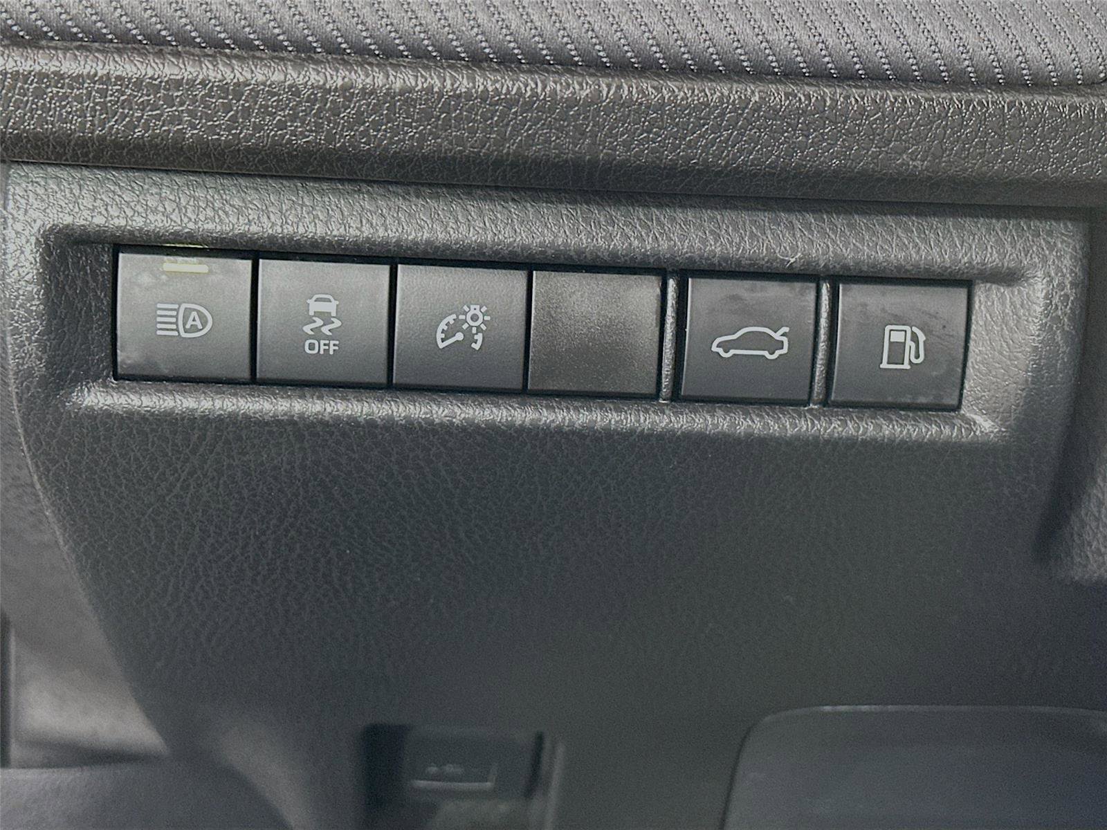 Used 2025 Toyota Camry SE image 10