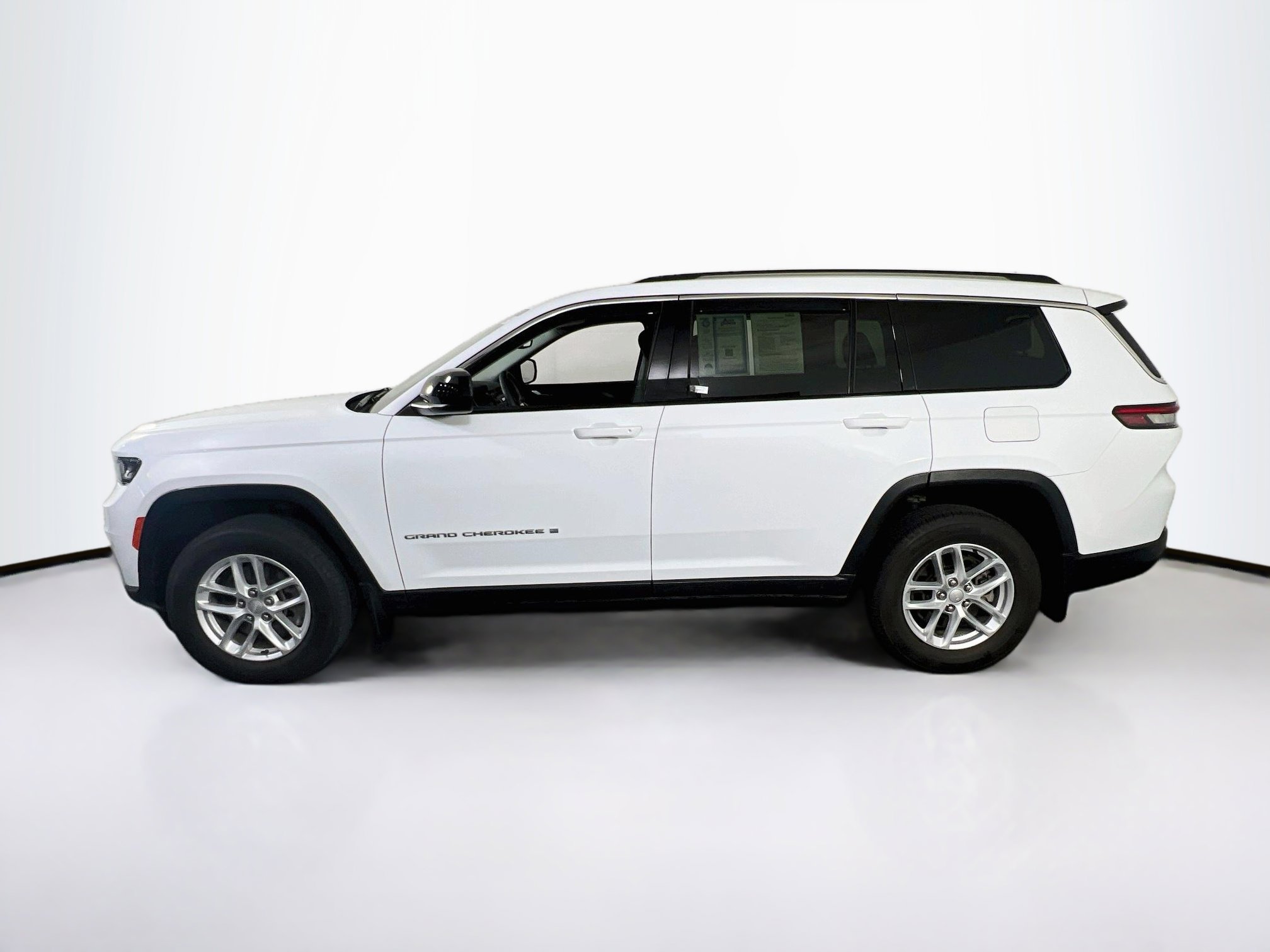 Used 2023 Jeep Grand Cherokee L Laredo w/ Luxury Tech Group I AWD/4WD image 8