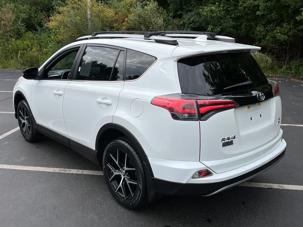 Used 2018 Toyota RAV4 SE w/ Power Extra Value Package AWD/4WD image 3