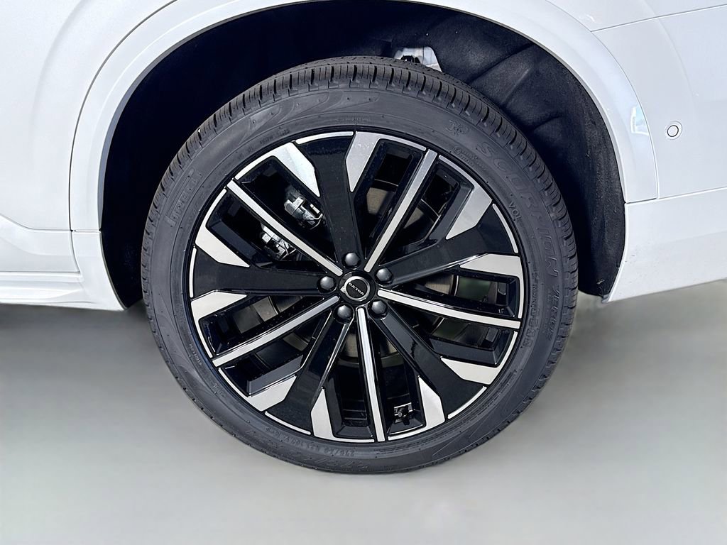New 2026 Volvo XC90 B6 Plus w/ Protection Package image 32