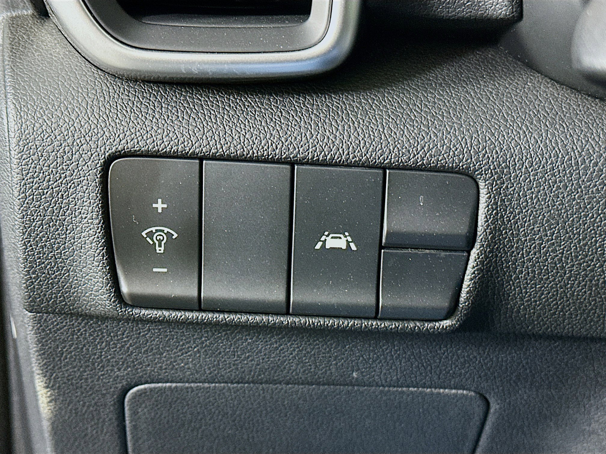 Used 2022 Kia Sportage LX image 16