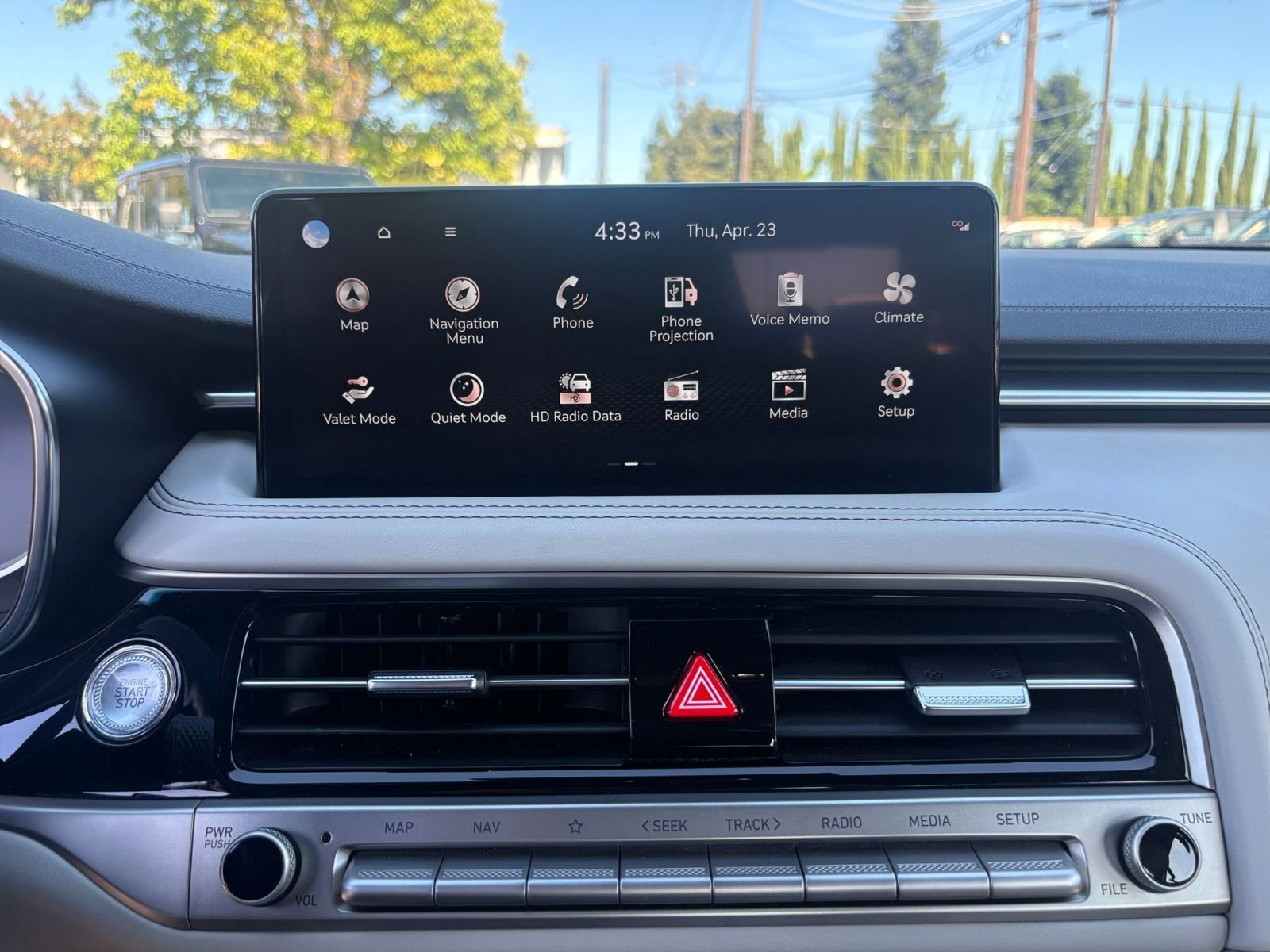 Used 2025 Genesis G70 2.5T image 21