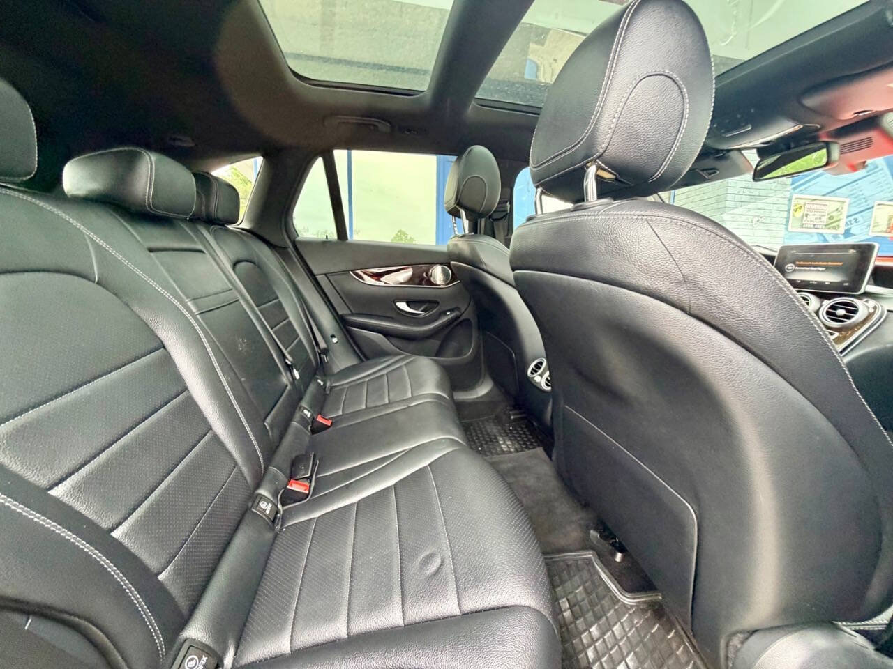Used 2017 Mercedes-Benz GLC 300 4MATIC image 23